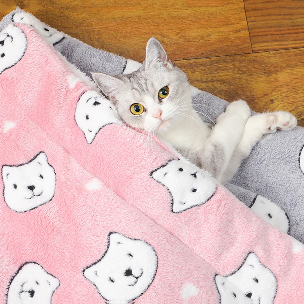 Colchoneta de Felpa Transpirable para Gatos y Perros Pequeños — Suave, Cálida y Lavable