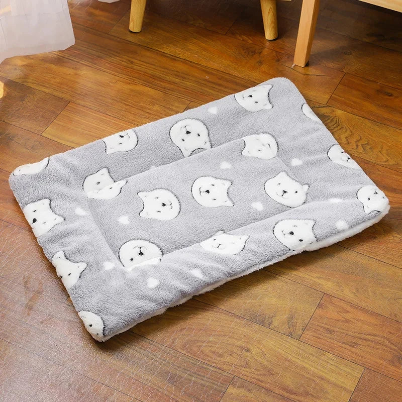 Colchoneta de Felpa Transpirable para Gatos y Perros Pequeños — Suave, Cálida y Lavable