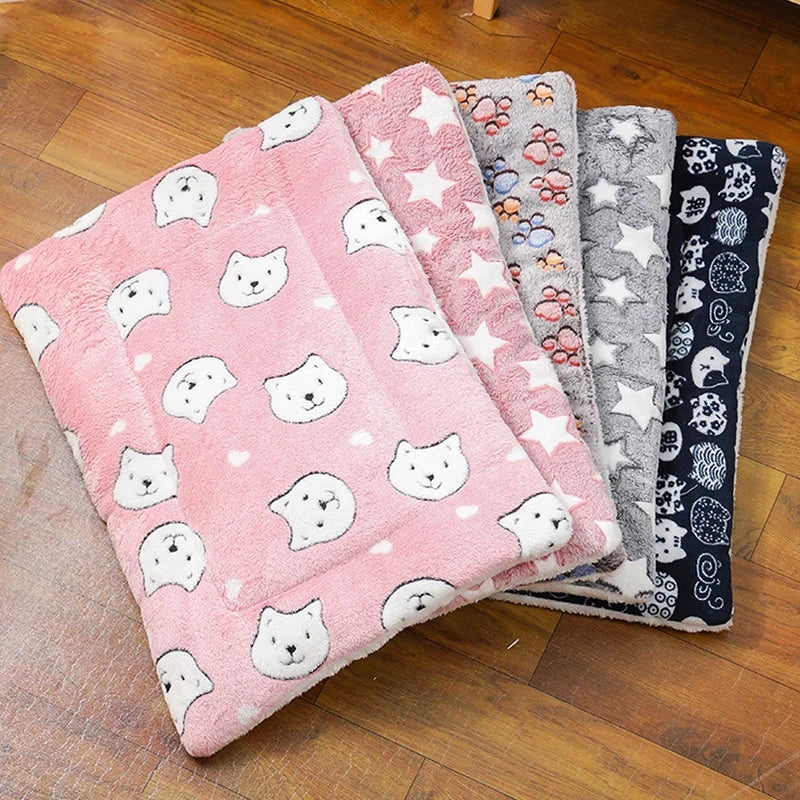 Colchoneta de Felpa Transpirable para Gatos y Perros Pequeños — Suave, Cálida y Lavable