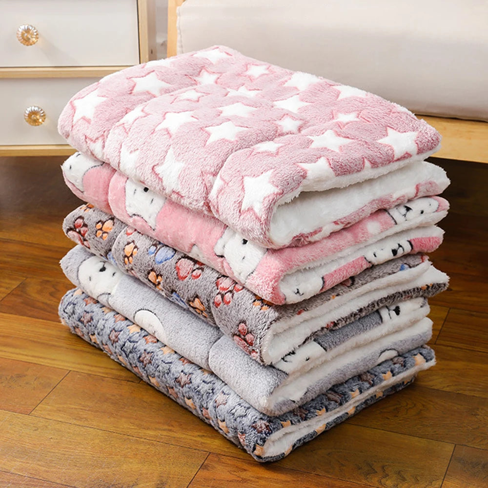 Colchoneta de Felpa Transpirable para Gatos y Perros Pequeños — Suave, Cálida y Lavable