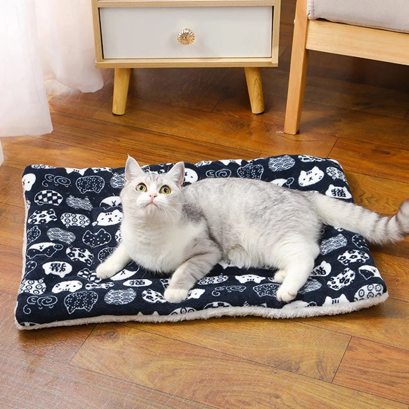 Colchoneta de Felpa Transpirable para Gatos y Perros Pequeños — Suave, Cálida y Lavable